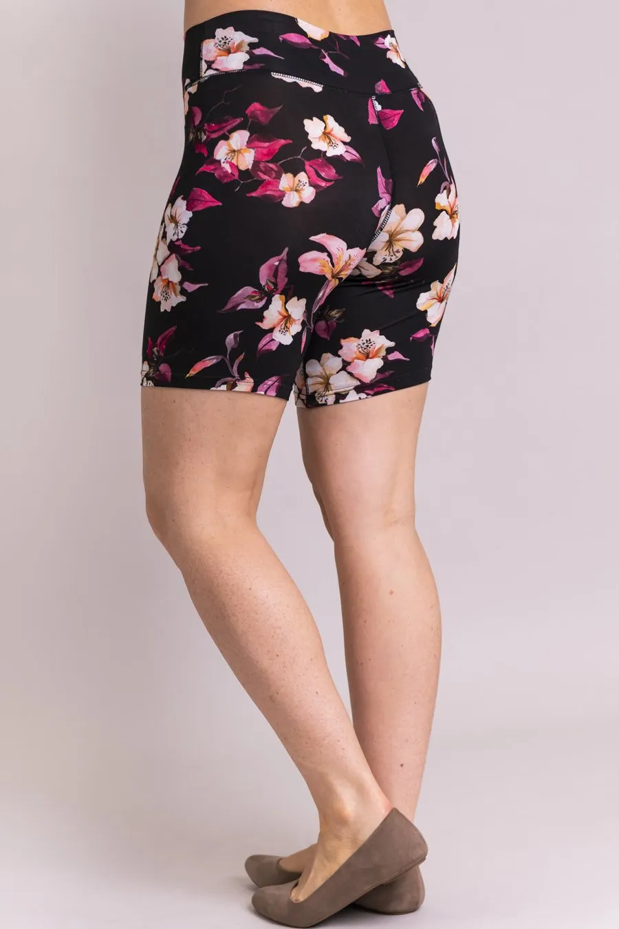 Hallie Comfort-short in Madonna Lily - XXS-3X